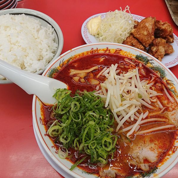 「辛みそラーメン(硬め)辛さマシ825円、唐揚げ定食275円」@ラーメン 魁力屋 鎌倉手広店の写真