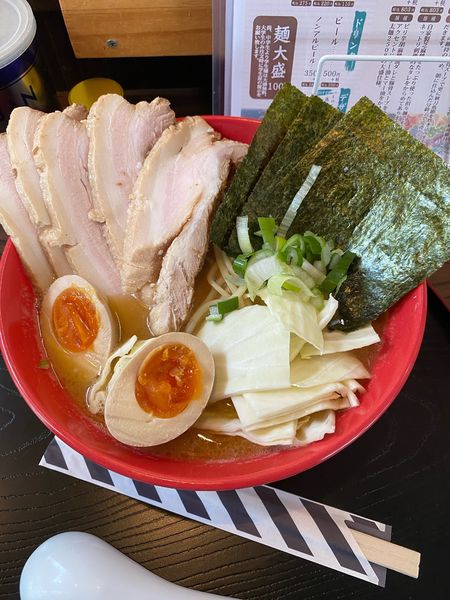 「豚骨醤油拉麺(チャーシュー 味玉トッピング)」@拉麺 阿吽の写真