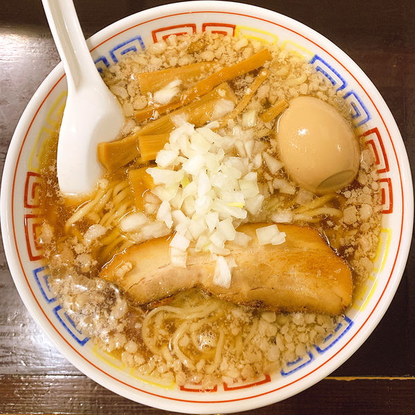 「【ゲリラ限定】背脂煮干しらーめん＋味玉」@づゅる麺 池田の写真