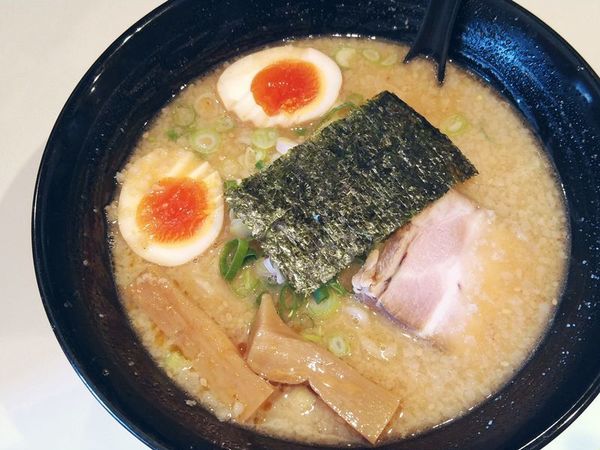 「濃厚味噌ラーメン＋半熟玉子」@麺屋 鶏豚の写真
