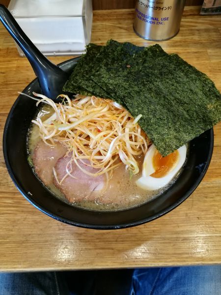 「4点盛780円 (チャーシュー1枚、味玉半個、海苔、辛ネギ)」@せい家 三鷹店の写真