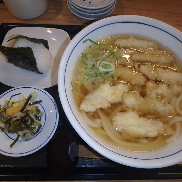 「ごぼう天うどん480円、おにぎり110円」@ウエスト 鎌ヶ谷店の写真