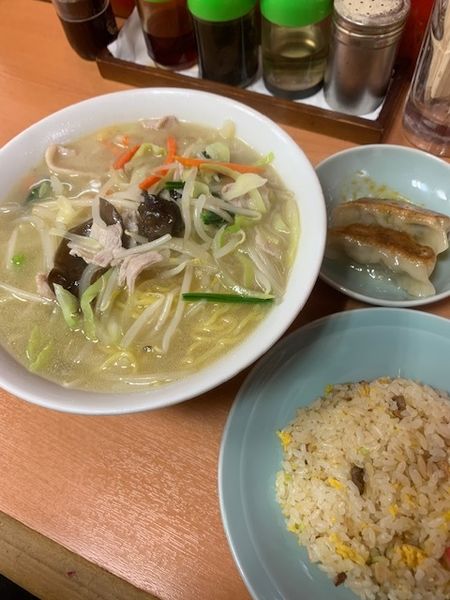 「肉タンメン・半炒飯・餃子2個 800円」@点心拉満の写真