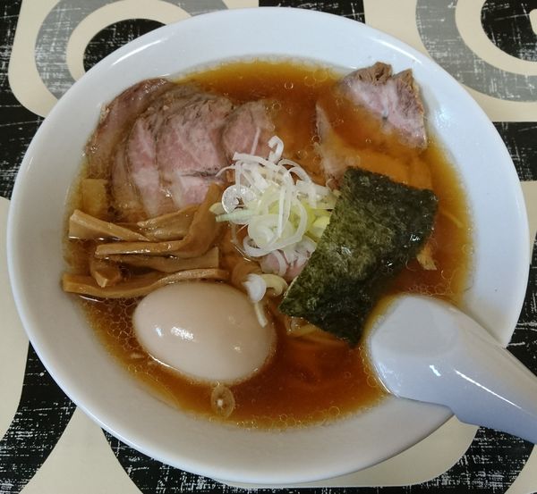「チャーシューメン(昔ながら・平打ち麺)＋味玉」@寺カフェ 中華そば水加美の写真