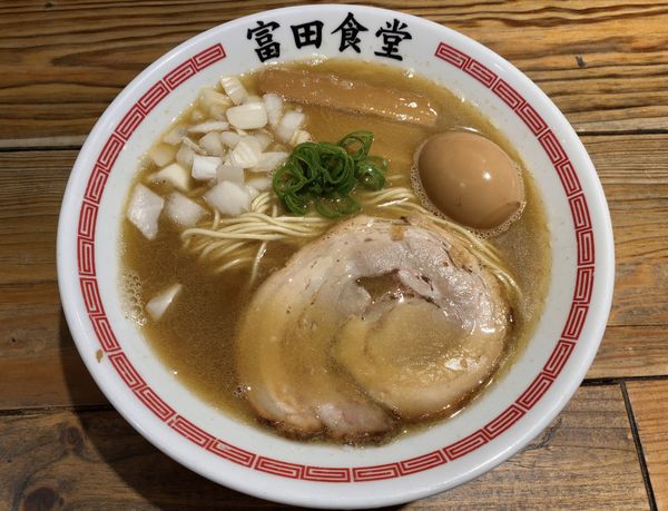 「半熟味玉煮干そば」@松戸中華そば 富田食堂の写真