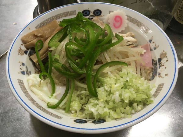 「サッポロラガービール赤星 中瓶＋チャシュー皿→五目油そば」@中華そば みたかの写真