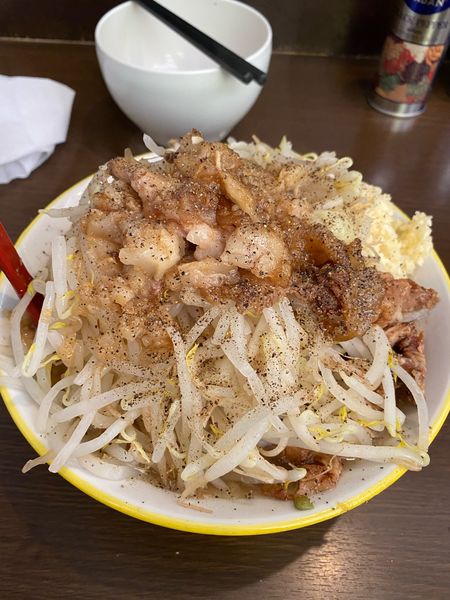 「並麺少なめ　ヤサイニンニクマシアブラマシマシ」@ラーメン イエロー 御徒町店の写真