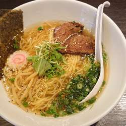 牛麺　８００円