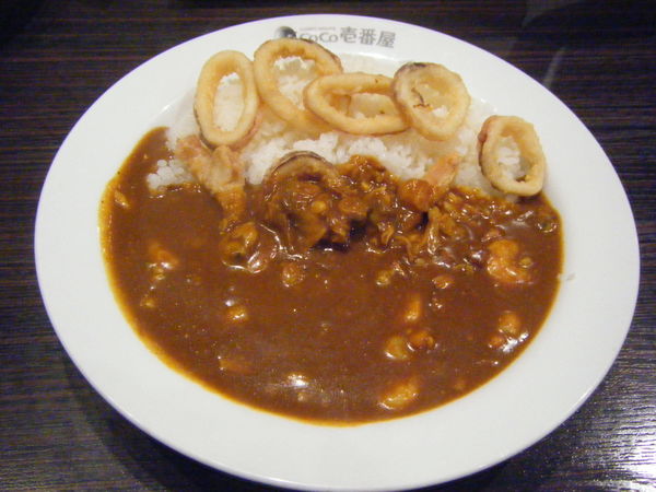 「エビにこみカレー（イカ＆たっぷりあさりトッピング、5辛）」@カレーハウスCoCo壱番屋 国分寺並木町店の写真