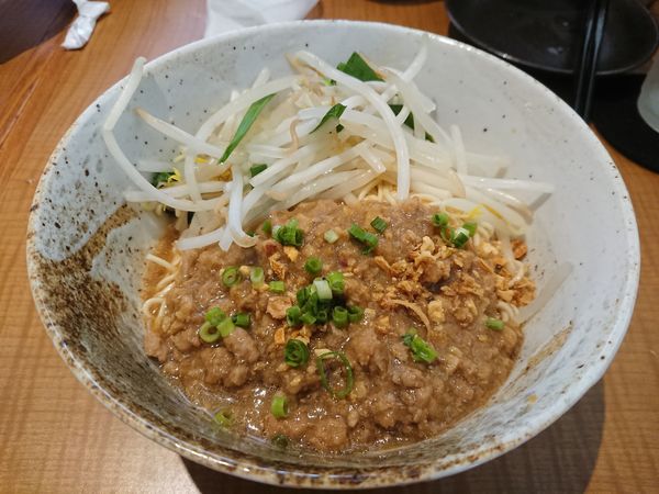 「陽春麺(ヤンッンメン)スープなし464円＋羽根付！焼餃子」@小籠包bar HASHIYAの写真