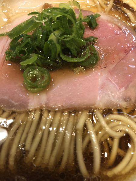「醤油らぁ麺」@らぁ麺 はやし田 池袋店の写真