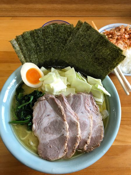 「塩チャーシュー麺中盛り　海苔　小ライス」@捲り家の写真