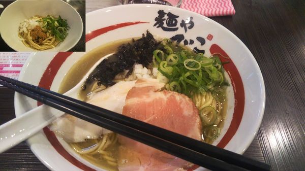 「追い煮干しそば+生姜の和え玉」@麺や でこの写真