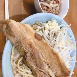 普通麺ラーメンヤサイ少なめ+ピリ脂