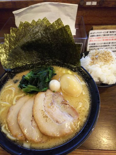 「オールスターラーメン ＋のり増し 固め濃いめ」@濃厚豚骨ラーメン 濱虎家の写真