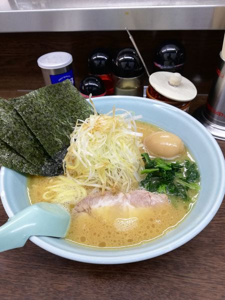 「ねぎラーメン 中 味玉」@とんぱた亭 片倉町店の写真