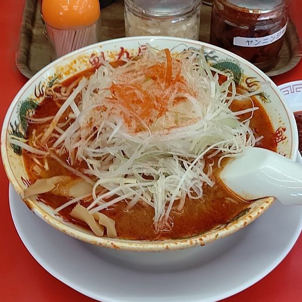 「辛みそラーメン＋辛ダレ＋白ネギ」@ラーメン魁力屋 一之江店の写真