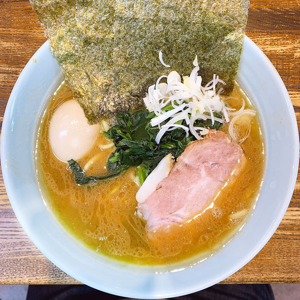 「味玉ラーメン」@横浜家系豚骨醤油極太麺 侍 本店の写真