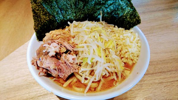 「えびラーメン(ヤサイ少なめ・ニンニクマシ)+海苔」@MEN YARD FIGHTの写真