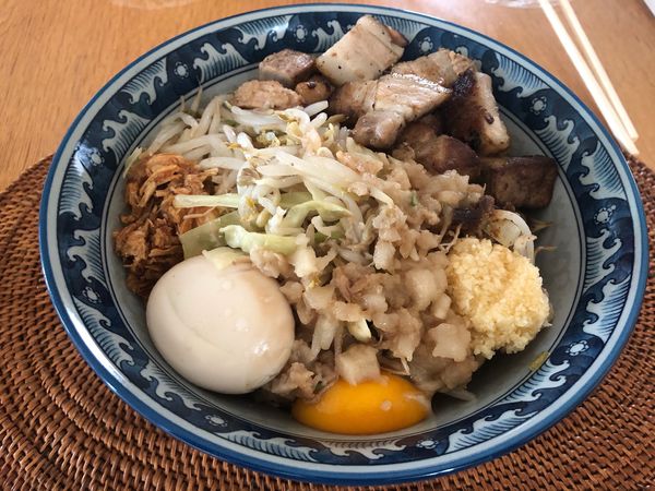 「汁なし + 豚増し + 味玉(テイクアウト)」@自家製麺 まさきの写真