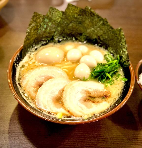 「MAXラーメン」@横浜家系ラーメン 壱角家 新宿中央東口店の写真