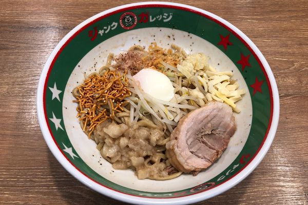 「まぜそば780円+ライス70円」@ジャンクガレッジ 川越小堤店の写真