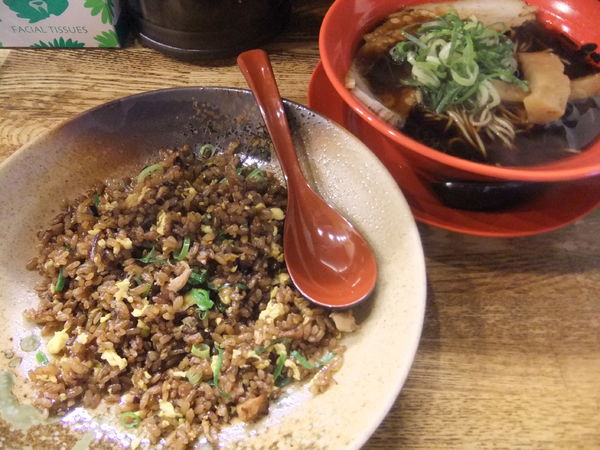 「黒紅（700円）＋チャーハンセット（300円）」@中華そば 紅の写真