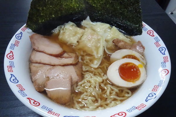 「魚だし醤油+海老ワンタン」@熊さん麺ショップの写真