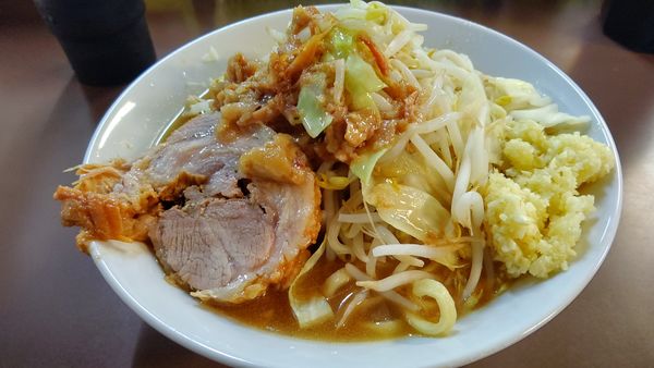 「ラーメン中300g野菜チョイマシ&脂マシ」@立川マシマシ秘密工場の写真
