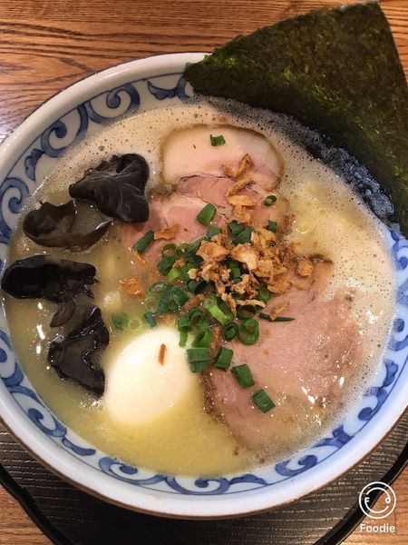 「鶏白湯(塩)+味玉」@らー麺屋 バリバリジョニーの写真