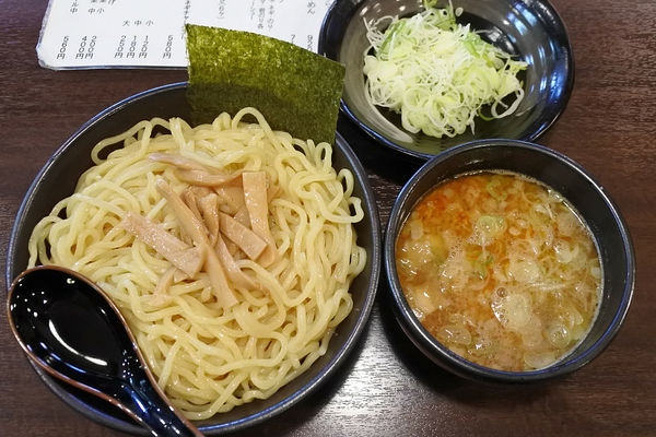 「つけ麺（玉子抜き）￥８００＋ネギ￥１１０」@つじのやの写真