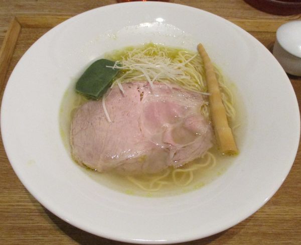 「白醤油らーめん　750円」@清湯豚骨白醤油拉麺 LABO麺の写真
