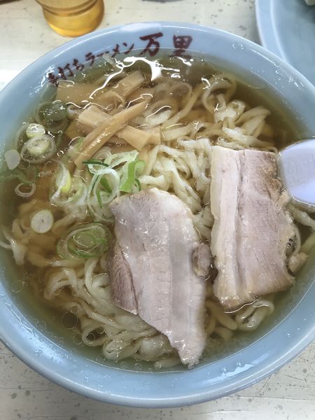 「手打ちラーメン+大盛（¥700）」@万里の写真