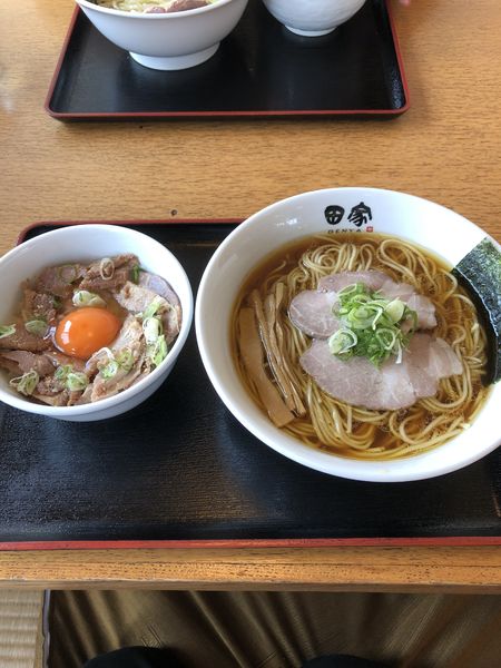 「中華そば（大盛り）玉子かけちゃーしゅーご飯」@中華そば 田家 本店の写真