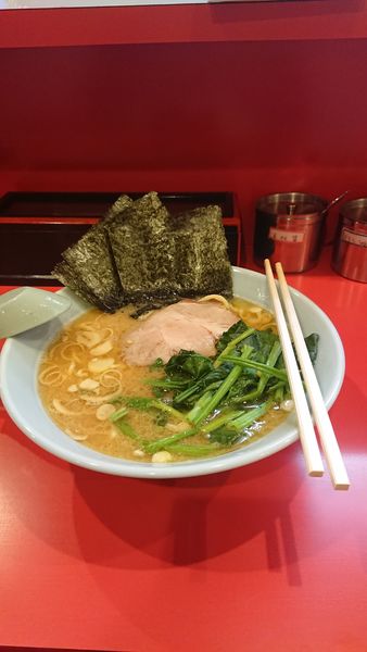 「並盛ラーメン　固め　油多め」@横浜家系ラーメン 黄金家の写真