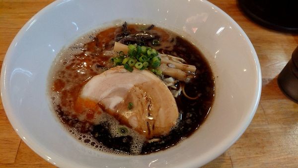 「限定1 ラー油とマー油のとんこつラーメン」@寿製麺よしかわ 坂戸店の写真
