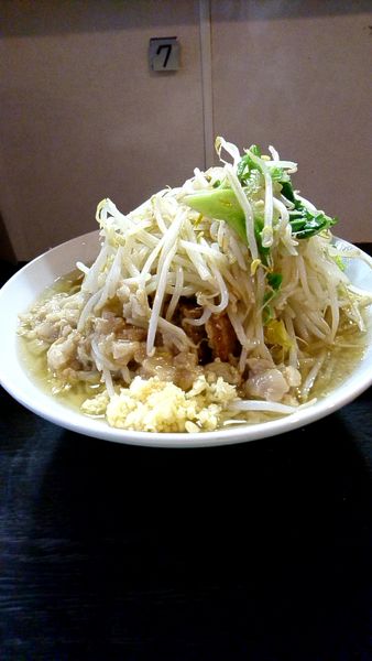 「限定 塩900円大盛100円ニンニク少し脂辛め」@豚星。の写真