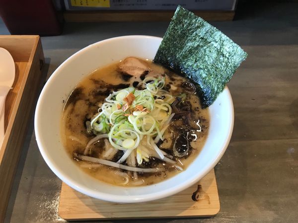「黒マー油豚骨ラーメン」@細麺屋 くわとろの写真