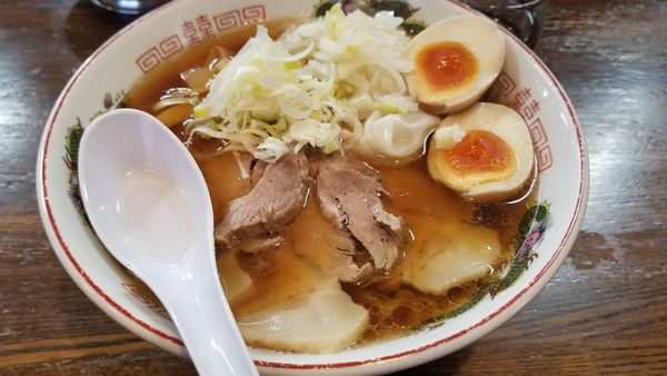 「お得！全部乗せ　醤油」@らあめん 寸八 総本店の写真