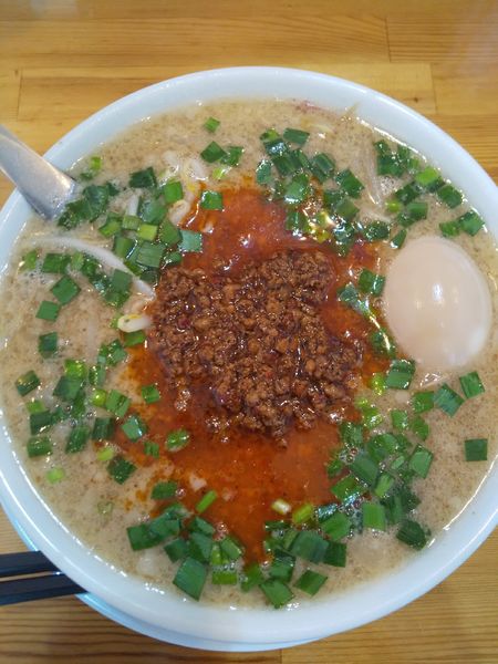 「台湾ラーメン（味玉付き）」@らーめん まるはちの写真