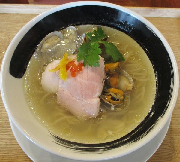 「浅蜊とムール貝の汐そば　950円」@麺処しろくろの写真
