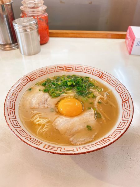 「ラーメン　生玉子」@ラーメン ドルフィンの写真
