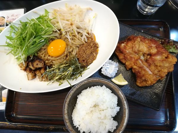 「台湾まぜそば＋大きな若鶏唐揚げ＋ごはん(小)」@春夏秋灯 ヨットハーバー店の写真