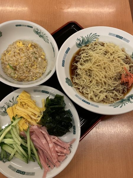 「黒酢しょうゆ冷し麺 半チャーハンセット 800円」@日高屋 北本西口店の写真