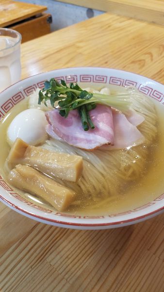 「白醤油ラーメン」@自家製麺 くろ松の写真