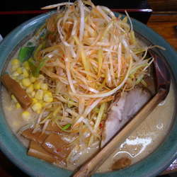 ネギみそラーメン842円、ライス108円