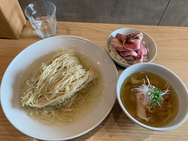 「塩つけ麺1100円＋ローストポークごはん350円」@らーめんMAIKAGURAの写真
