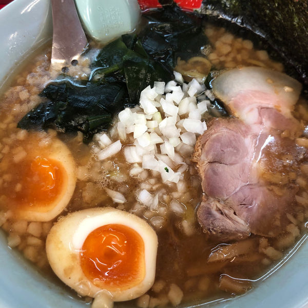 「プレミアム醤油とんこつ　味玉セット　1,000円」@ラーメン山岡家 太田店の写真