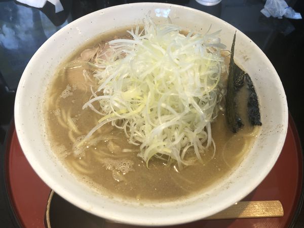 「煮干しだし中華そば（大盛）＆ネギトッピング」@中華そば くりの木 北本店の写真