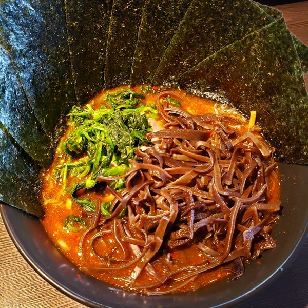 「美辛ラーメン2辛、キクラゲ、のり」@ラーメン 萩原家 藤沢店の写真